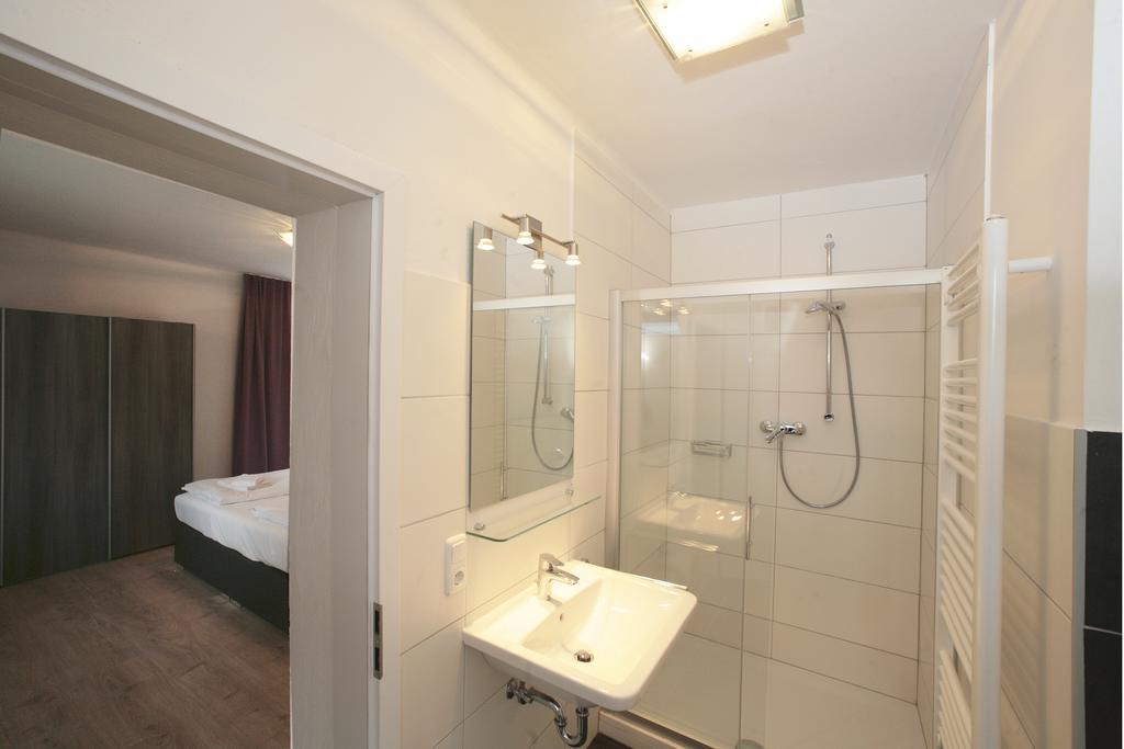 Lake And Cityhotel Edelweiss - Self Check In Zell am See Quarto foto